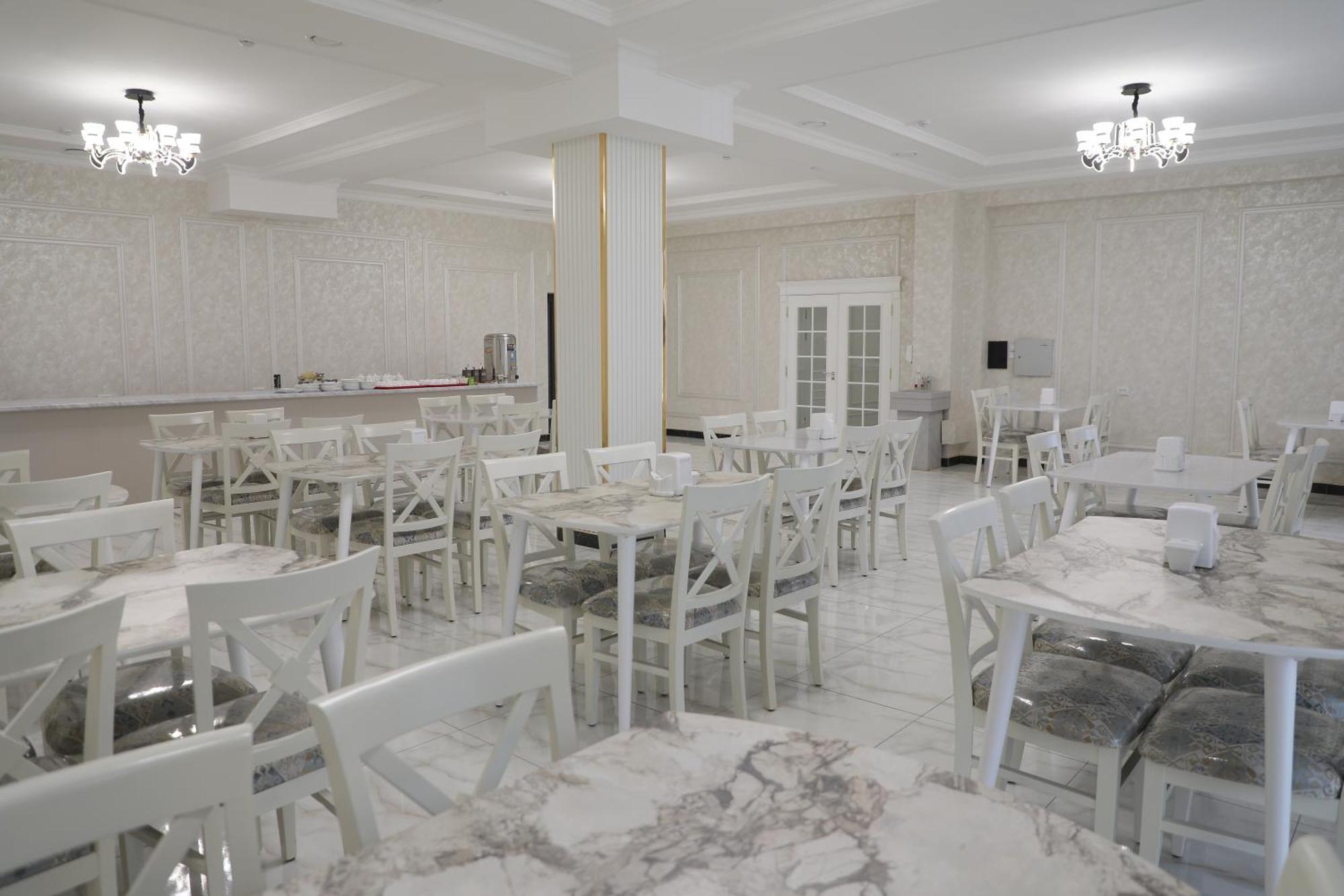 Status Hotel Qarshi Exterior photo